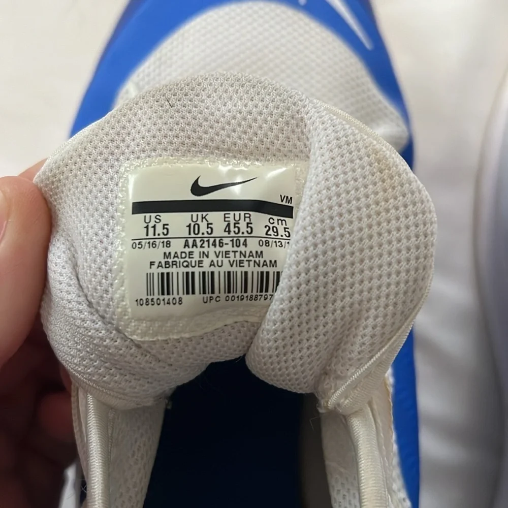 Air Max Axis White Racer Blue Sneakers